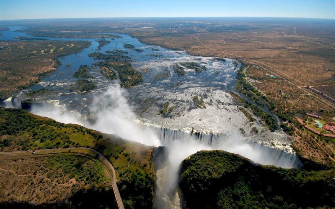 Who discovered Victoria Falls